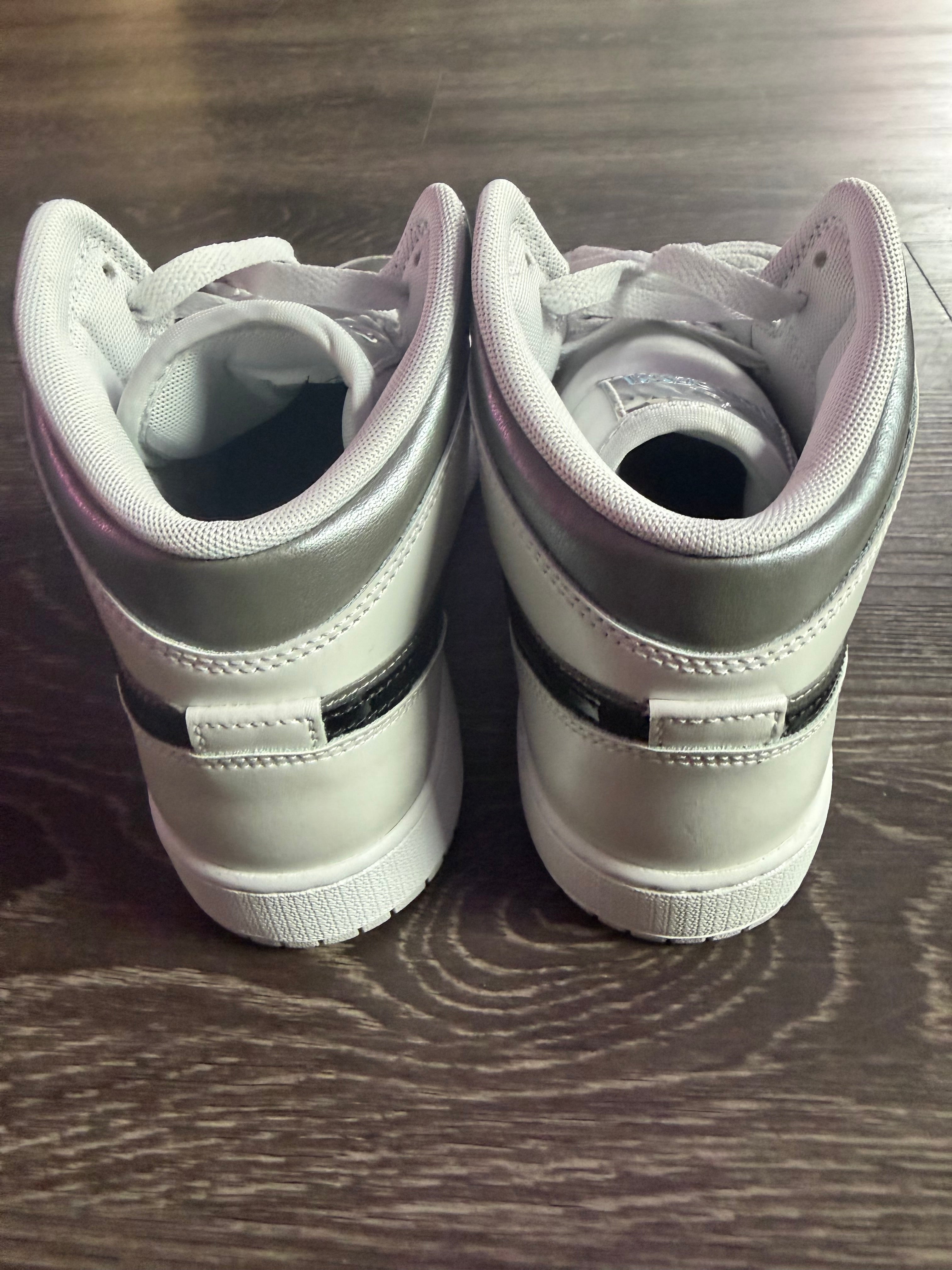 Jordan 1 MID SE (GS)