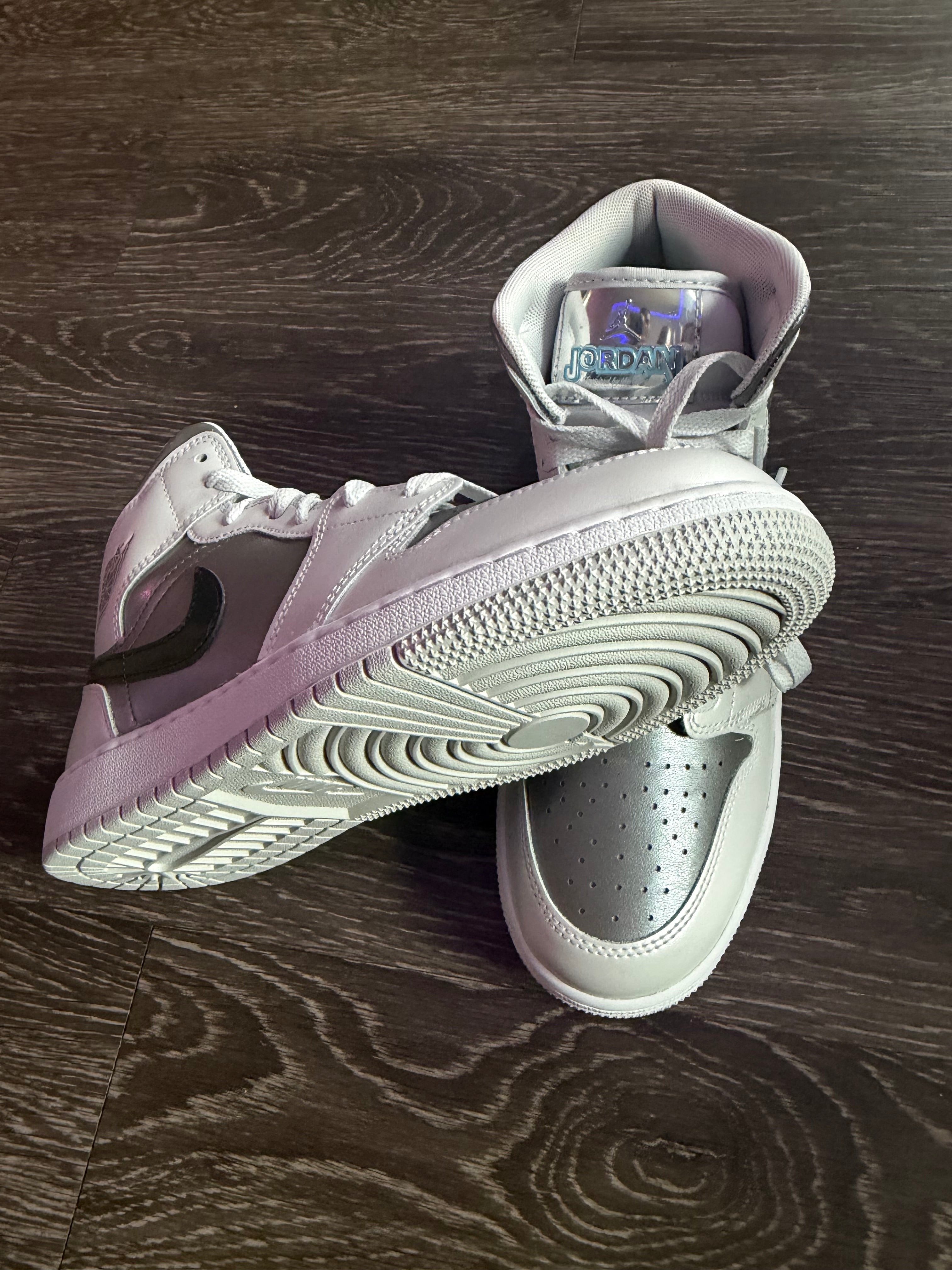 Jordan 1 MID SE (GS)